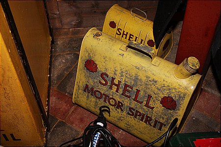 SHELL (FRENCH) PETROL CANS - click to enlarge